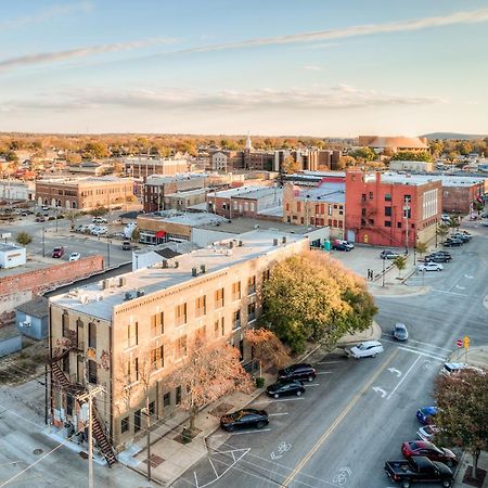 Deluxe Studio In Historic Downtown Building! Bartlesville Bagian luar foto