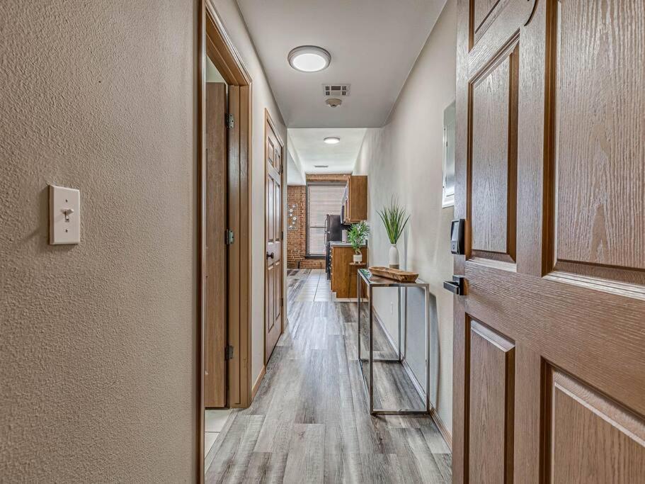 Deluxe Studio In Historic Downtown Building! Bartlesville Bagian luar foto