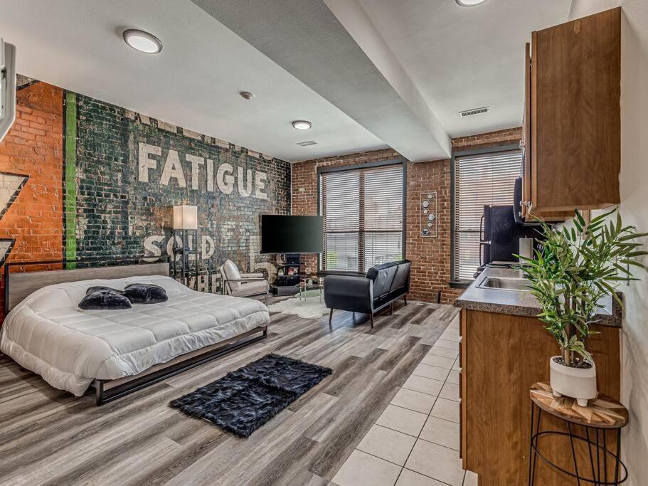 Deluxe Studio In Historic Downtown Building! Bartlesville Bagian luar foto