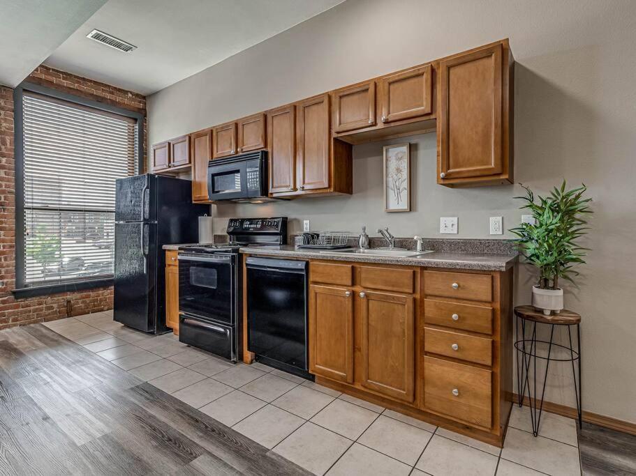 Deluxe Studio In Historic Downtown Building! Bartlesville Bagian luar foto