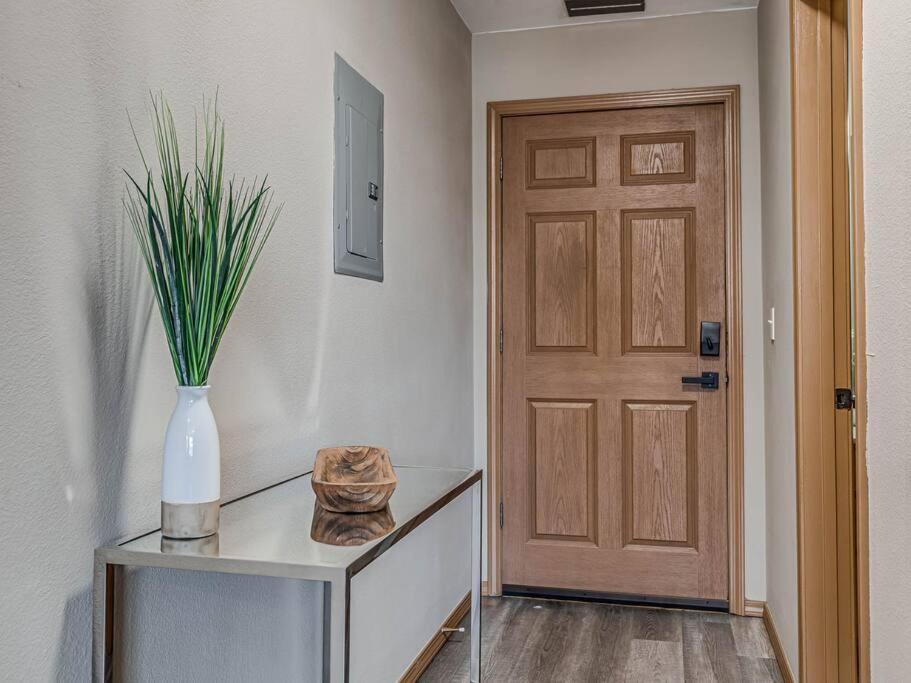 Deluxe Studio In Historic Downtown Building! Bartlesville Bagian luar foto