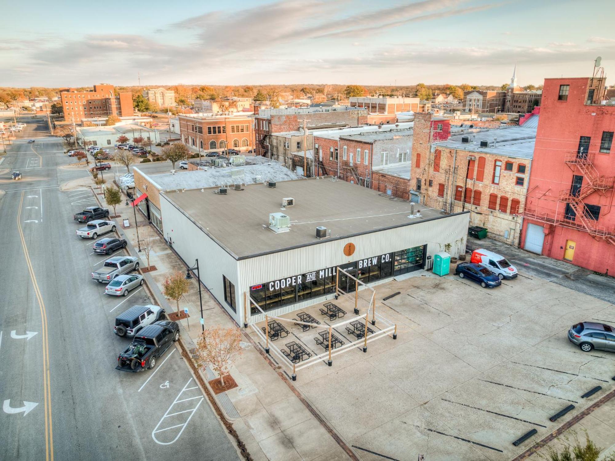Deluxe Studio In Historic Downtown Building! Bartlesville Bagian luar foto