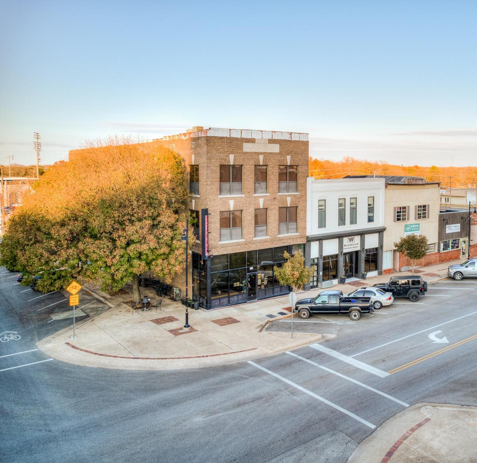 Deluxe Studio In Historic Downtown Building! Bartlesville Bagian luar foto
